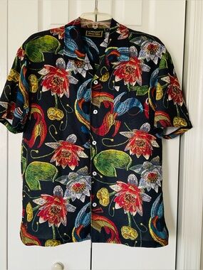VTG Massive Luxury Edition Men's Black Colorful Flora & Koi Fish Graphic Shirt M